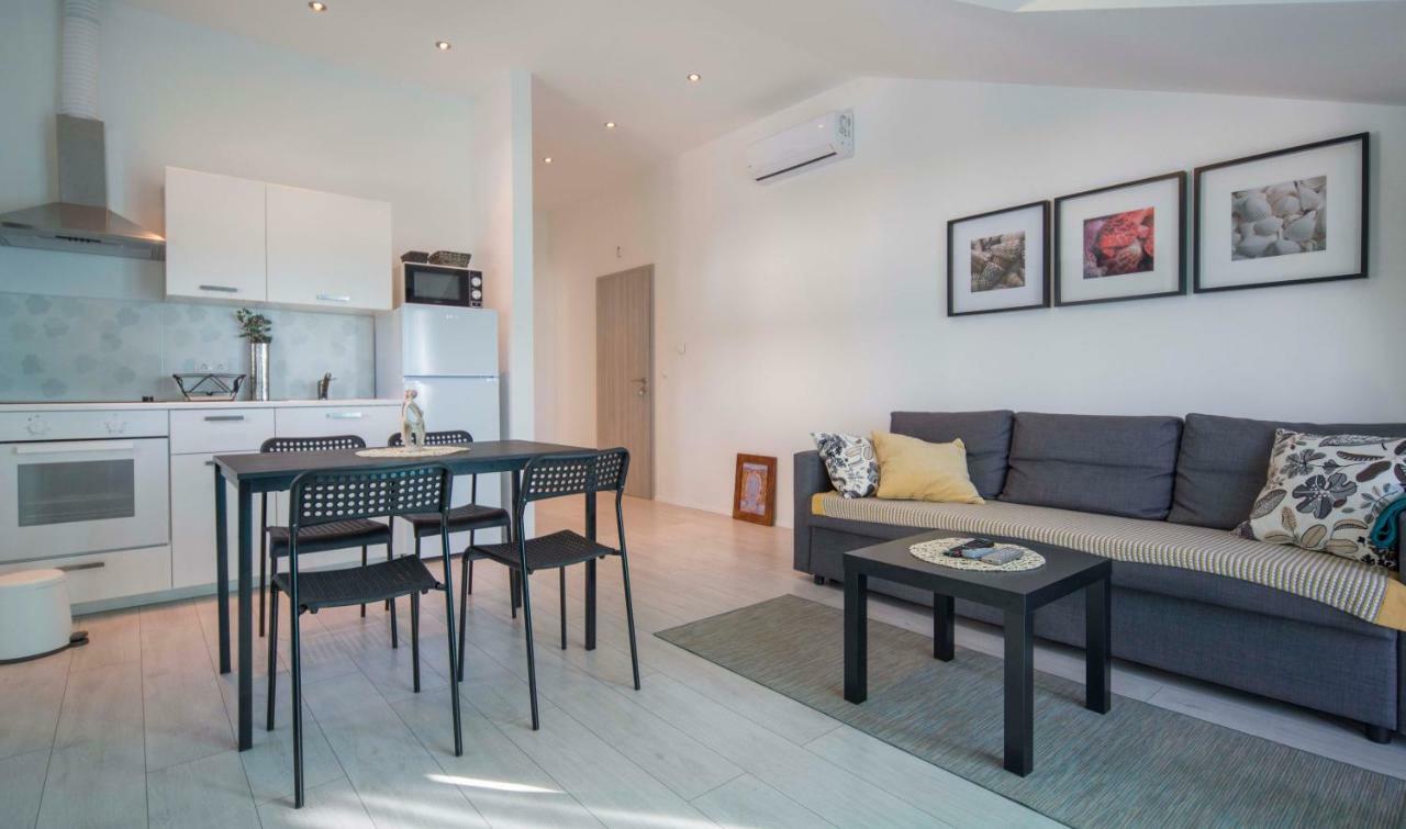 Apartments Denis Makarska Buitenkant foto