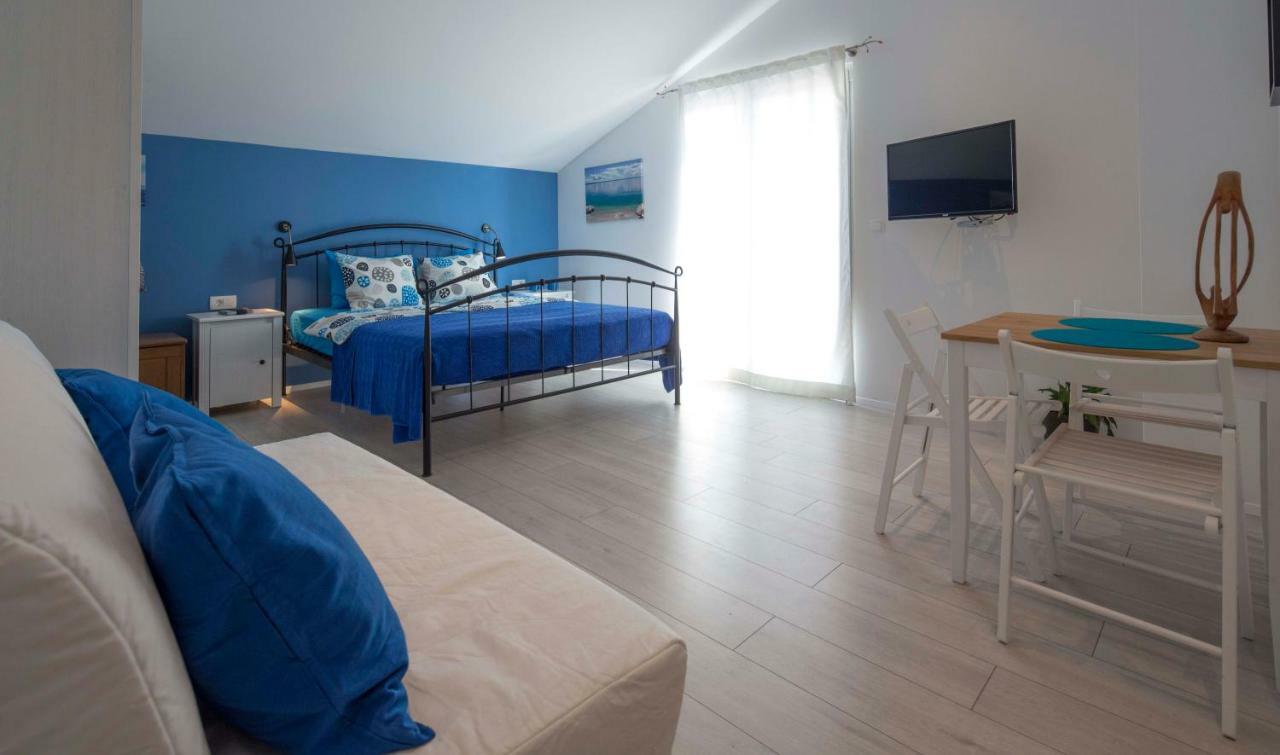 Apartments Denis Makarska Buitenkant foto