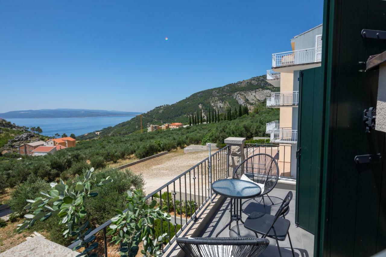 Apartments Denis Makarska Buitenkant foto
